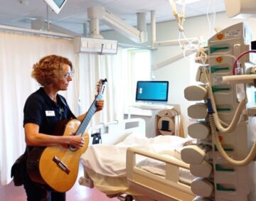 Project MuzIC: Live music in the Intensive Care unit