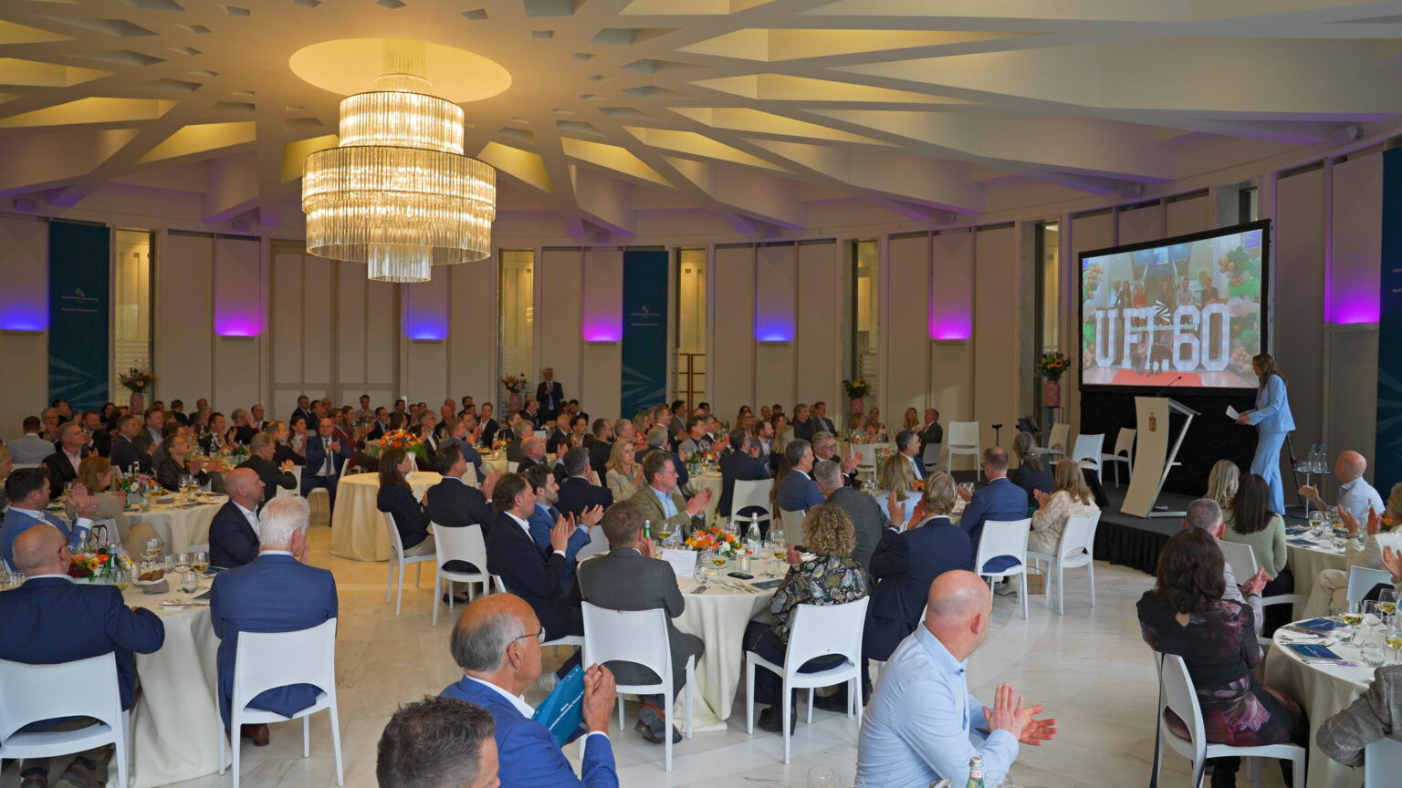 Herbeleef het Maastricht University Dinner in beeld